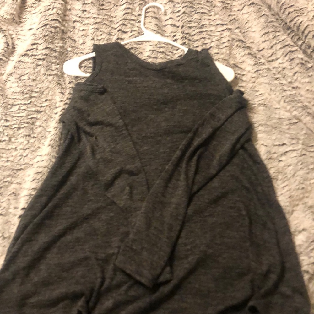 Sweater cold shoulder